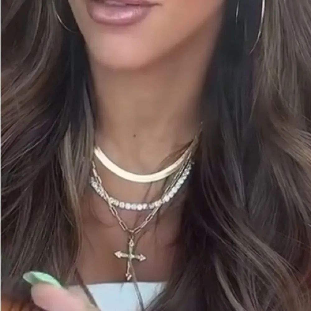 Gold herringbone necklace